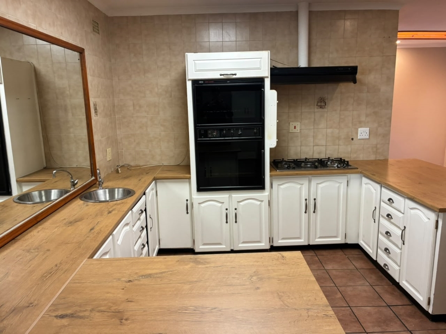 4 Bedroom Property for Sale in Fairy Glen Western Cape